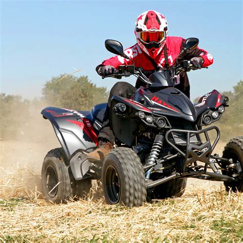 Quad Kymco Maxxer in azione su sterrato