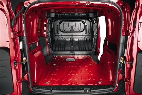 Interni del vano di carico del Fiat Doblò Cargo