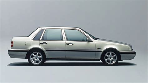 Volvo 460 modificata con dettagli estetici
