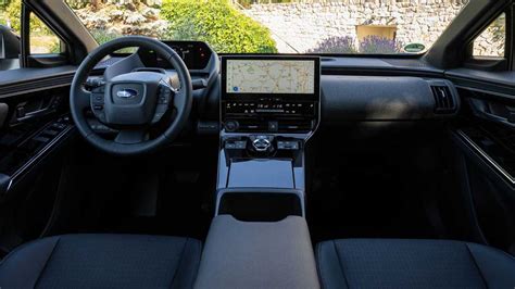 Interni Subaru Solterra cruscotto digitale