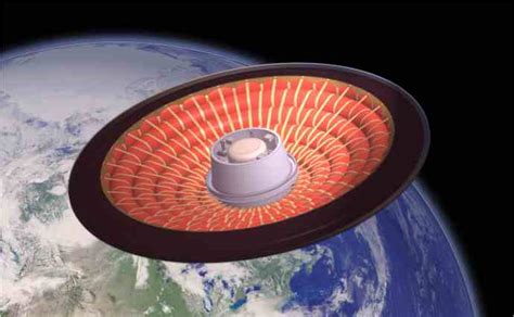 Illustrazione di un veicolo spaziale durante il rientro atmosferico, con lo scudo termico visibile.