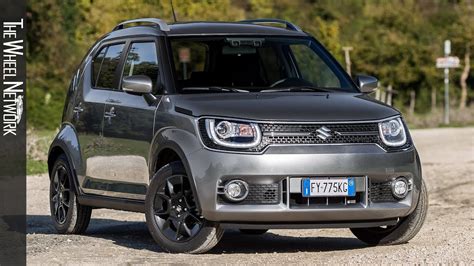 Suzuki Ignis Hybrid 4WD in ambiente urbano