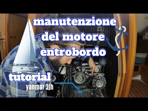 Tecnico che esegue la manutenzione su un motore Yanmar