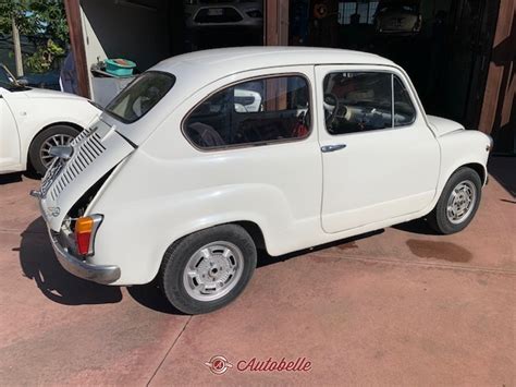 Fiat 600 personalizzata con cerchi in lega e assetto ribassato