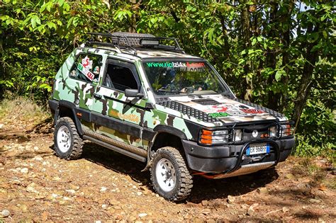 Panda 4x4 modificata in off-road