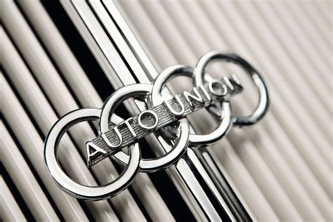 Logo Audi con i quattro anelli intrecciati
