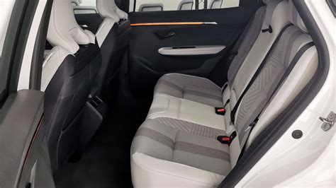 Interni Renault Scenic II con tavolini posteriori
