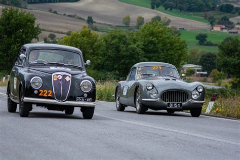 Un'auto Fiat d'epoca alla Mille Miglia