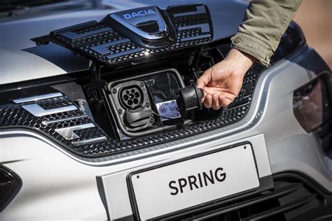 Dacia Spring in ricarica