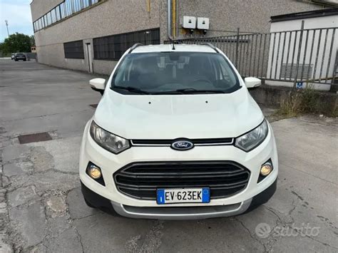 Ford EcoSport Bianco Diamante su strada