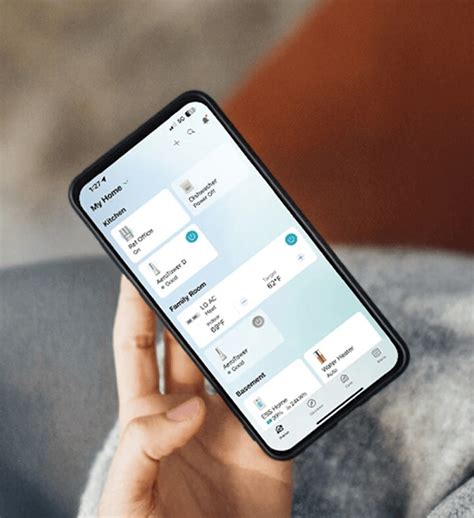 Screenshot di uno smartphone che mostra l'app Kia con opzione di prenotazione tagliando