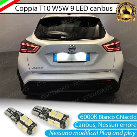 Design del faro anteriore del Nissan Juke con luci diurne a LED