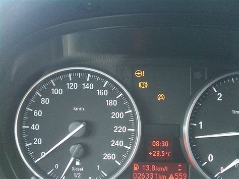 Cruscotto BMW E90 con spie di manutenzione