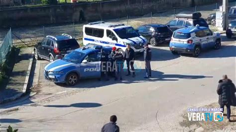 Segnalazione di un veicolo abbandonato alla Polizia Municipale