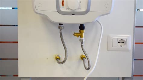 Installazione scaldabagno con valvole