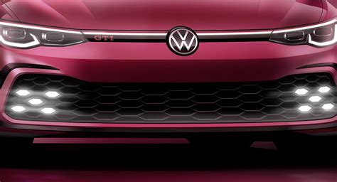 Volkswagen Golf GTI frontale con luci LED