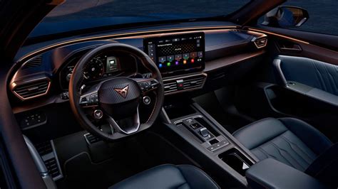 Interni della CUPRA Formentor con display digitali