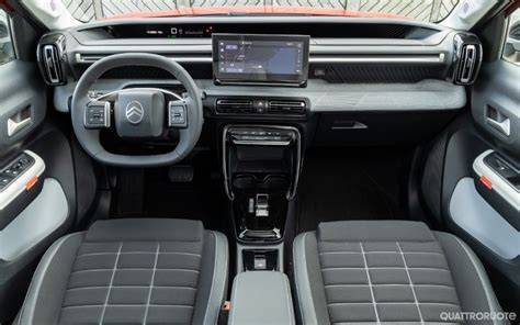 Interni e caratteristiche della nuova Citroën C3