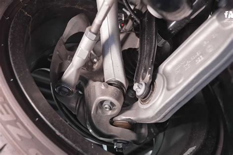 Dettaglio telaio e sospensioni BMW Serie 6