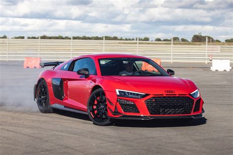 Audi R8 V10 RWS Coupé in azione su strada