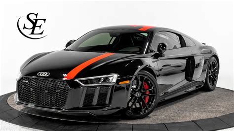 Dettaglio della pellicola decorativa rossa sulla Audi R8 RWS