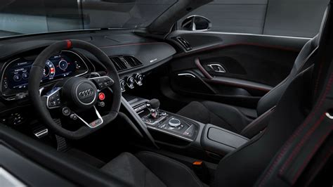 Interni dell'Audi R8 GT RWD con accenti rossi