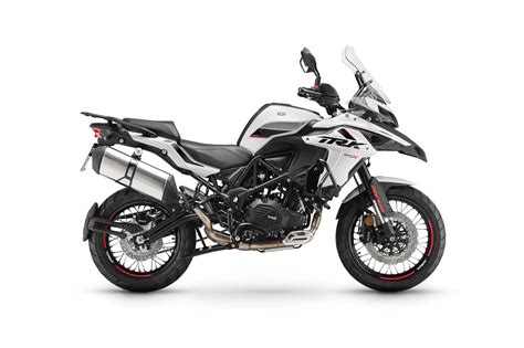 Dettaglio ruota a raggi della Benelli TRK 502 X