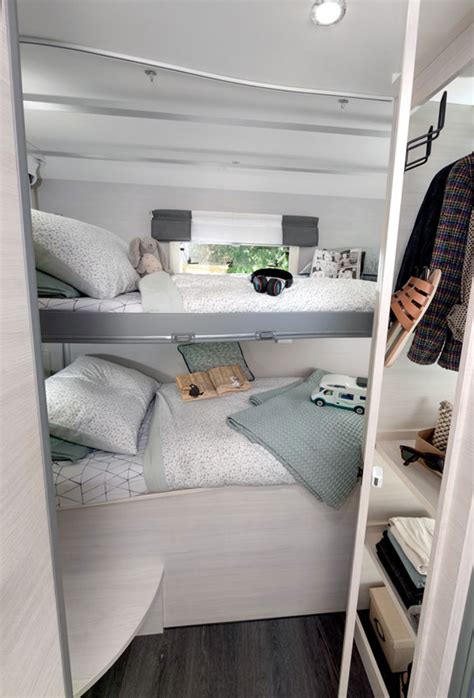 Layout interni camper con letti a castello