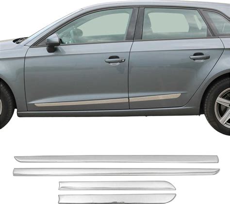 Modanatura laterale graffiata di un'auto