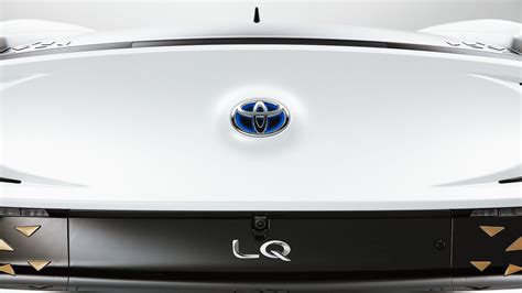Toyota LQ fari a LED che proiettano disegni