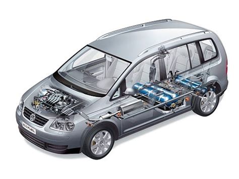 Volkswagen Touran EcoFuel in fase di manutenzione