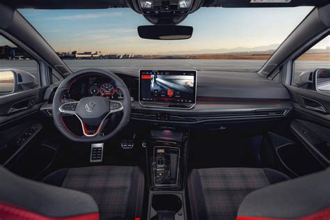 Volkswagen Golf GTI 245 CV interni illuminazione diffusa