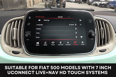 Interni Fiat 500 con display Uconnect