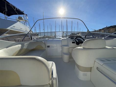 Panoramica di un Cranchi Zaffiro con motori Volvo Penta