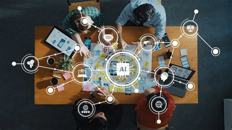 Persone che utilizzano strumenti di collaborazione digitale
