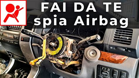 meccanico controlla spia airbag