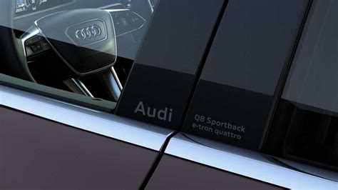Audi Q8 e-tron con nuovo logo