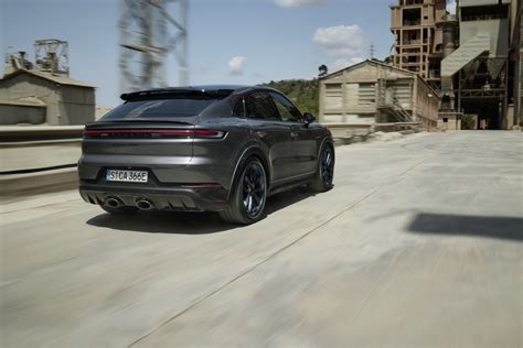 Motore V6 turbo e componente elettrica della Porsche Cayenne S E-Hybrid