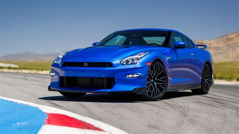 Nissan GT-R in azione su un circuito