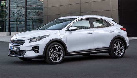 Kia XCeed Plug-in Hybrid in azione