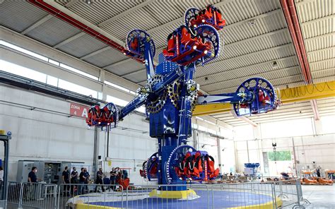 Fabbrica di produzione di giostre Dinis