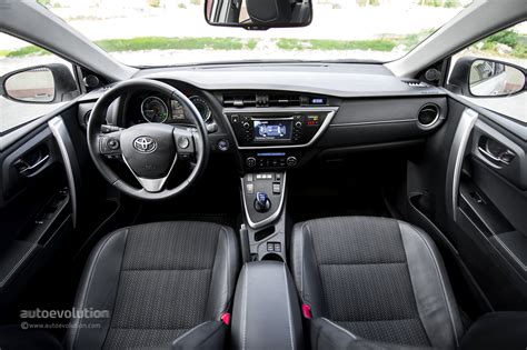 Interni Toyota Auris Hybrid