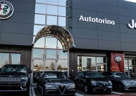 Foto esterna di una concessionaria moderna Autotorino a Saronno