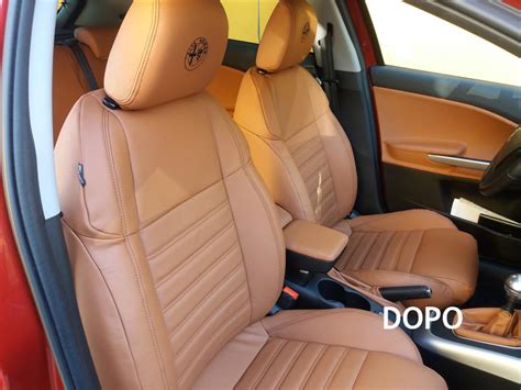 Esempio di interni auto personalizzati con pelle e cuciture