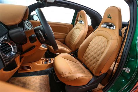 Varietà di cuciture per personalizzazione interni auto