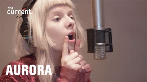 Aurora in una performance live