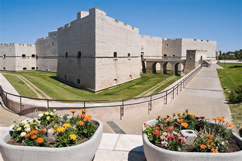 Immagine del Castello di Barletta, punto di partenza e arrivo della maratona