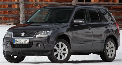 Suzuki Grand Vitara 2008 in un ambiente urbano