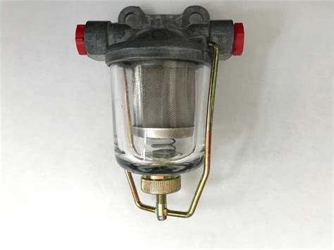 Filtro benzina con freccia indicante la direzione del flusso