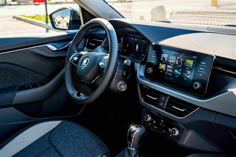 Skoda Kamiq interni con ampio spazio per i passeggeri